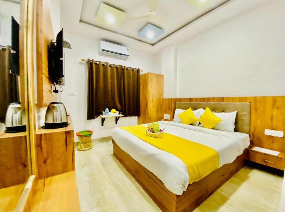 Vallabhgarh A Lake Facing Balcony Udaipur Exterior photo